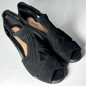 Black suede leather Earth women’s wedge sandals, open toe Velcro closure size 7